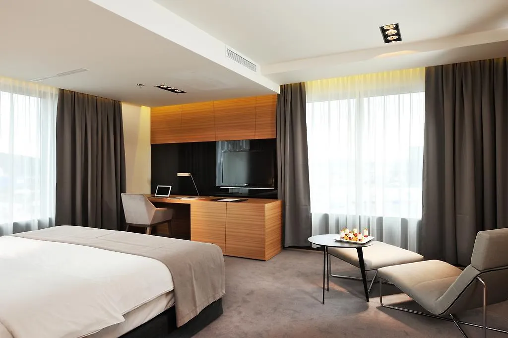 Radisson Blu Plaza Hotel Ljubljana 4*,  Slovenya